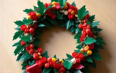 Tutoriel étape par étape pour construire une couronne de Noël en briques